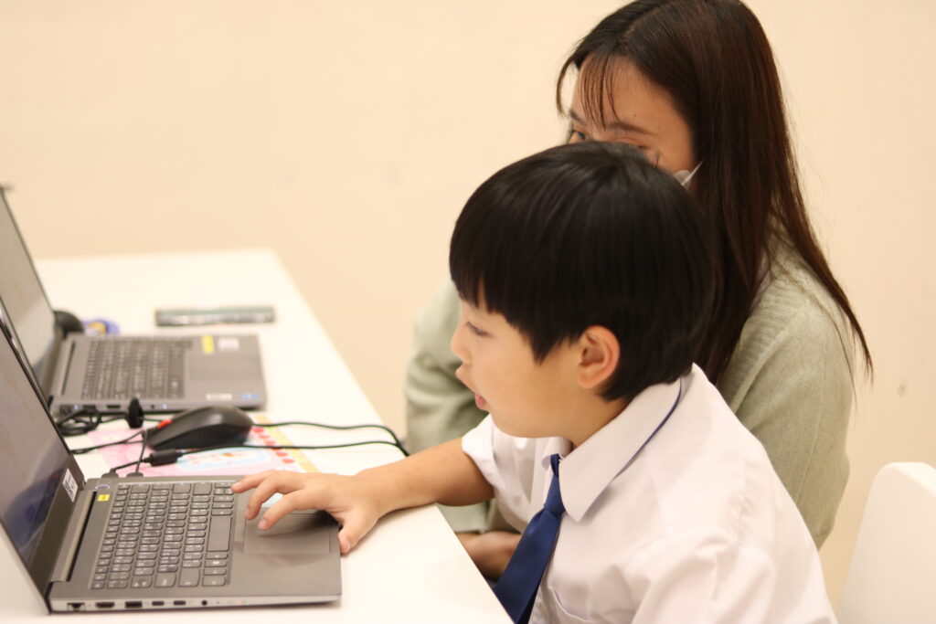 Innovator Camp คอร์สปิดเทอมสำหรับเด็กชอบ Code - Code Genius